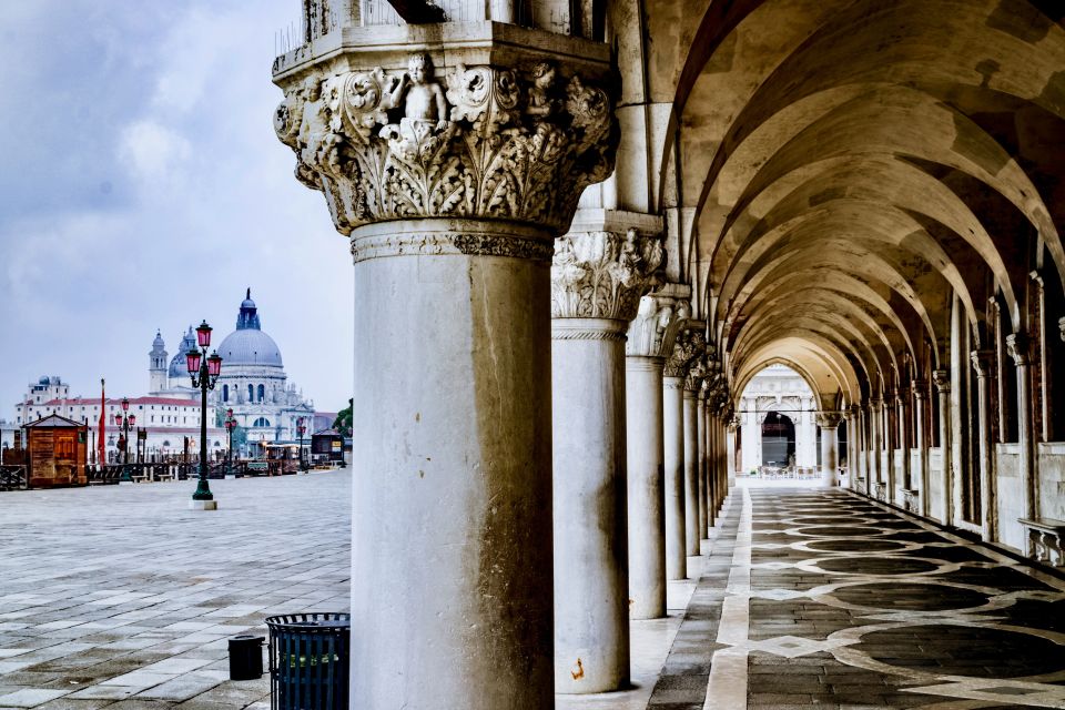 Venice: 1-Hour The Doge's Palace Tour - Entering the palace: courtyard, Golden Staircase, and the building’s mixed identity