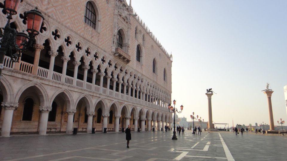 Venice: 1-Hour The Doge's Palace Tour - Crossing the Bridge of Sighs: the short walk with a heavy story