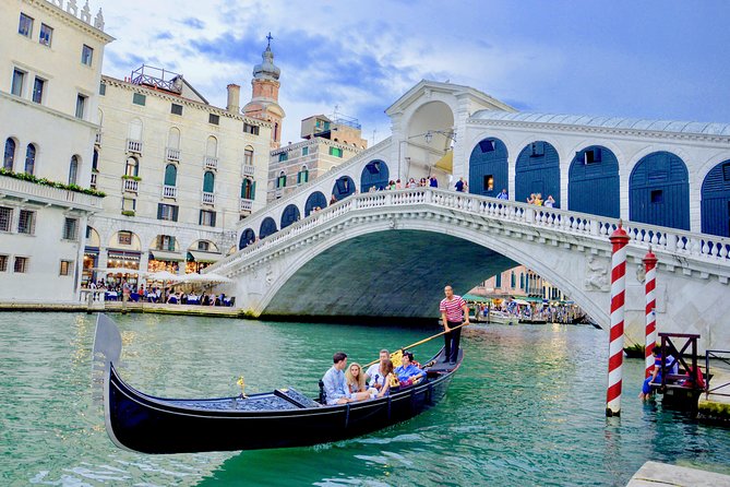 Venice: 30 min private Gondola Ride with Guide - A 30-minute private gondola is the fastest way to get oriented