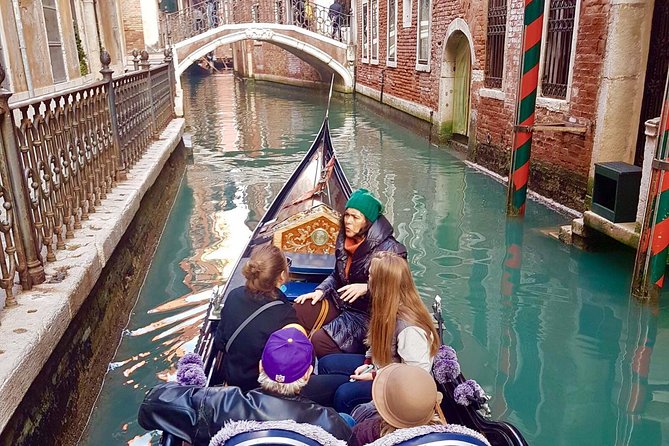 Venice: 30 min private Gondola Ride with Guide - Grand Canal highlight run: Accademia Bridge, Ca’ d’Oro, and Rialto Bridge