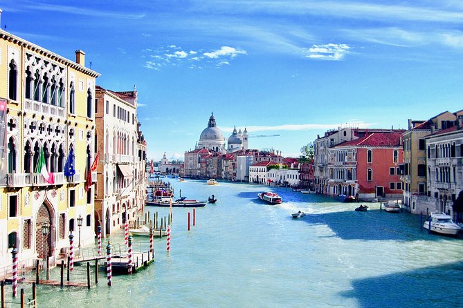 Venice: 30 min private Gondola Ride with Guide - The smaller canals and famous art-adjacent stops