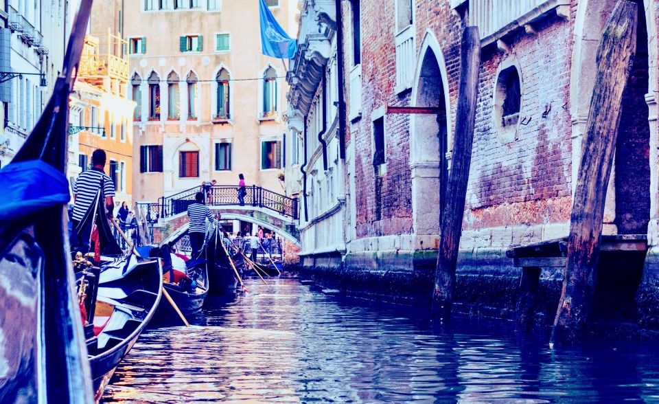 Venice: 30-Minute Gondola Ride on Grand Canal with Serenade - Quick takeaways before you go