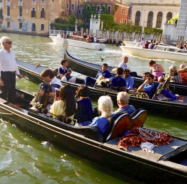 Venice: 30-Minute Gondola Ride on Grand Canal with Serenade - Meeting at Santa Maria del Giglio: Finding Your Gondola Fast