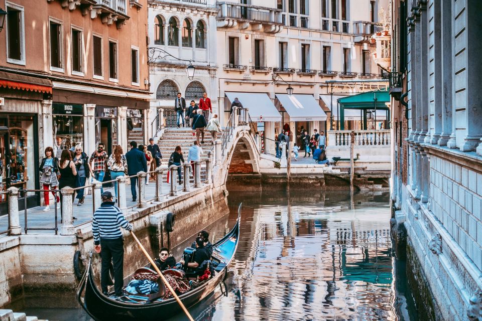 Venice: 30-Minute Gondola Ride on Grand Canal with Serenade - Sound Check: Where the Music Lands in a Flotilla of Gondolas
