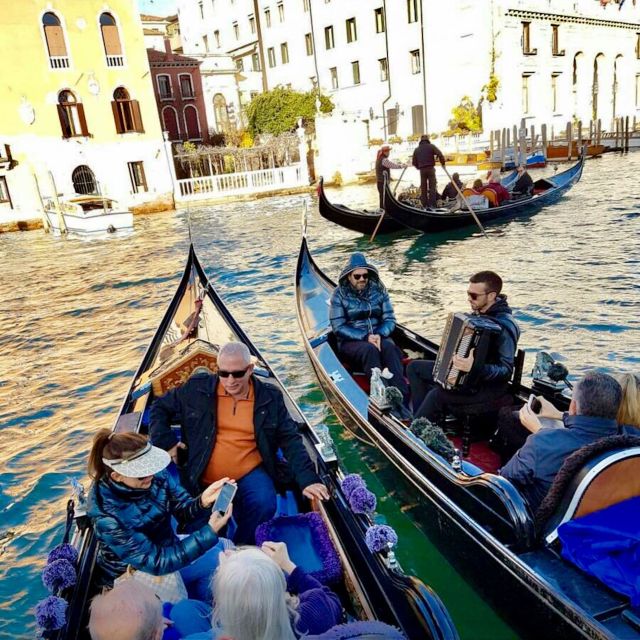 Venice: 30-Minute Gondola Ride on Grand Canal with Serenade - Who This Serenaded Gondola Ride Fits Best