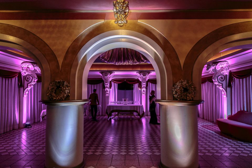 Venice: Cabaret Dinner Show - 8 PM Arrival Ritual: Welcome Drink, Cloakroom, and Theatre Foyer