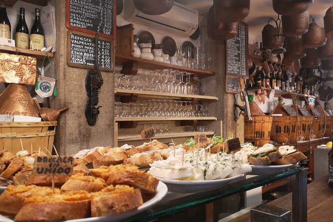 Venice Cicchetti, Spritz and Wine Tour with a Local Guide - Why this 2-hour cicchetti-and-spritz tour feels worth it