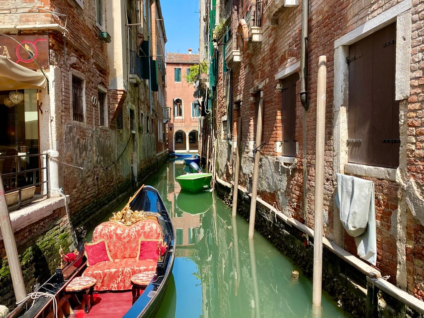 Venice: Cicchetti Street Food and Sightseeing Walking Tour - Starting at Campo San Bartolomio: easy to meet, built for getting moving