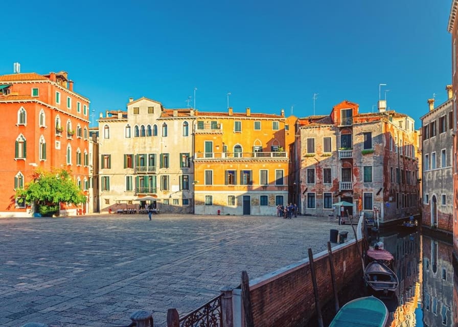 Venice: City Highlights and Hidden Gems Walking Tour - Campo Manin and Calle Dei Avvocati: learning Venice by walking tempo