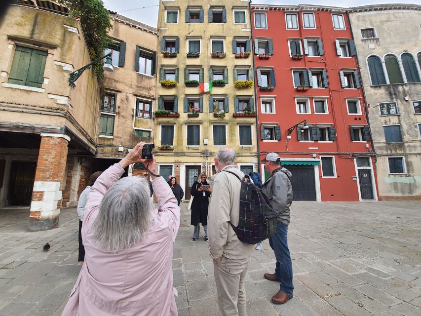 Venice: City Wonders Group Walking Tour with a Local Expert - Where the tour starts in Dorsoduro: Campiello dei Squerini by Ca’ Foscari