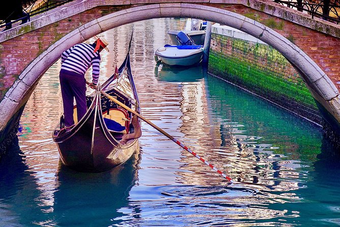 Venice: Classic 30-Minute Gondola Ride Through the Canals - Fenice Area Cruising and Campo Manin Stops