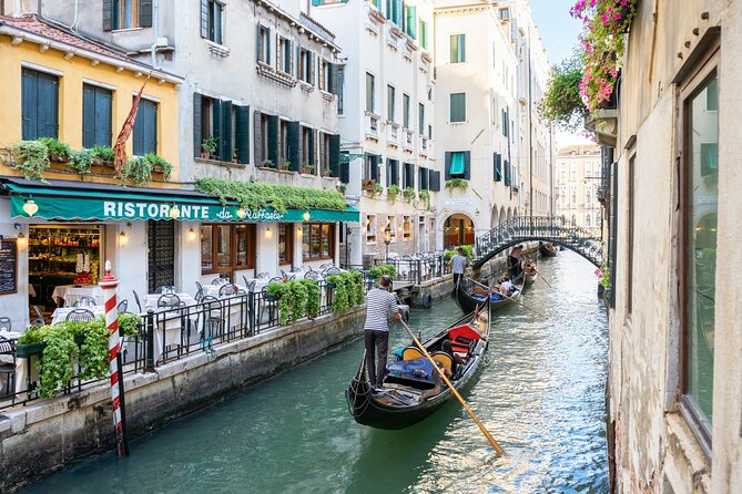 Venice: Classic 30-Minute Gondola Ride Through the Canals - Campo San Moisè Check-In: Finding the Boat Fast (Without Stress)