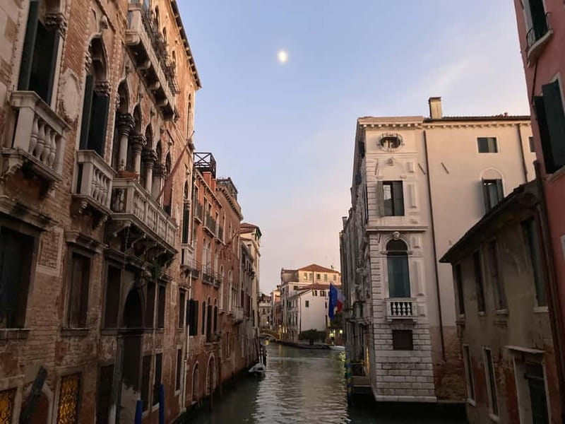Venice: Crimes, Legends, and Mysteries Sunset Tour - Why San Polo Works So Well for Venice Crime Stories