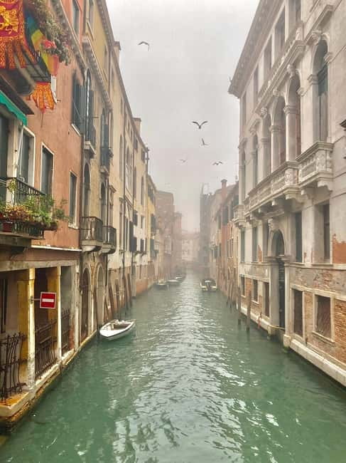 Venice: Crimes, Legends, and Mysteries Sunset Tour - A Residence With Enigma: Architecture That Helps Stories Stick