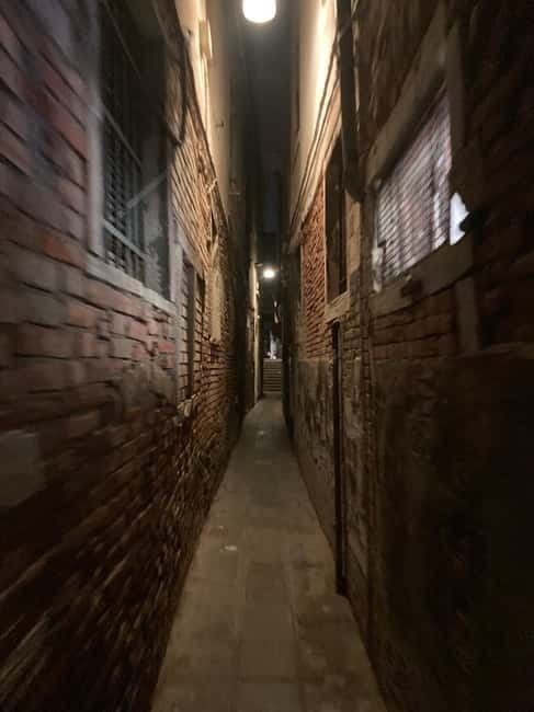 Venice: Crimes, Legends, and Mysteries Sunset Tour - The Walking Reality: How to Prepare for Narrow, Dark Streets