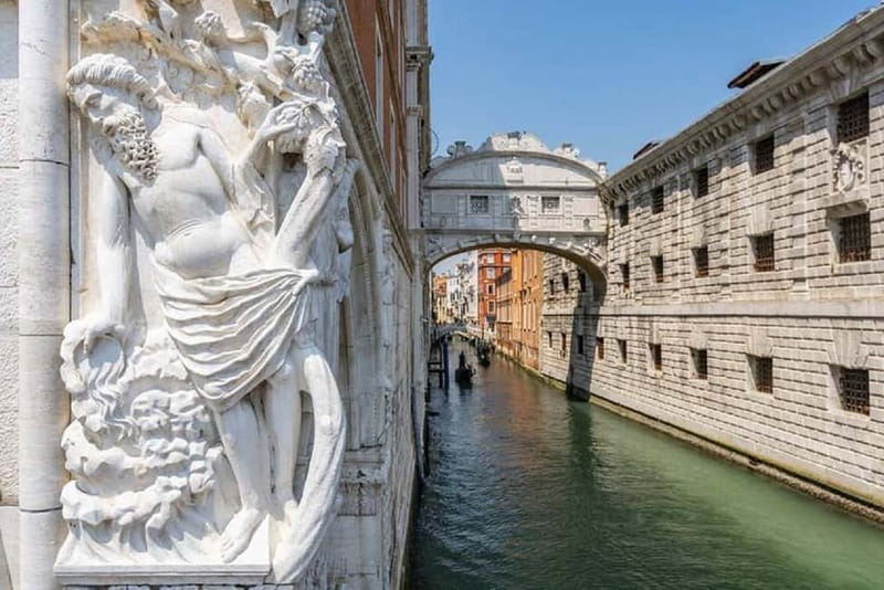 Venice: Doge Palace Guided Tour & Secret Itineraries Option - Entering Doge’s Palace without the crush