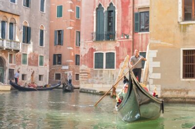 Venice: Doge’s Palace and Basilica Roman Empire Guided Tour - Finding the meeting point and keeping your day smooth