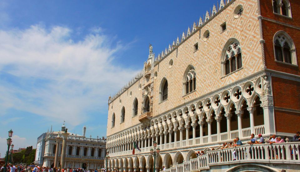Venice: Doge's Palace, Bridge of Sighs & Prisons Guided Tour - Prisons and the Bridge of Sighs: when the story turns sad