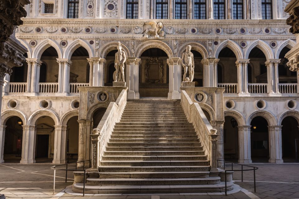 Venice: Doge's Palace, Bridge of Sighs & Prisons Guided Tour - Optional gondola upgrade: nice add-on, not necessary