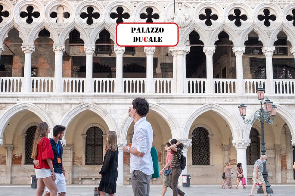 Venice: Doge's Palace, Bridge of Sighs & Prisons Guided Tour - Getting inside fast: meeting point, bags, and the pace