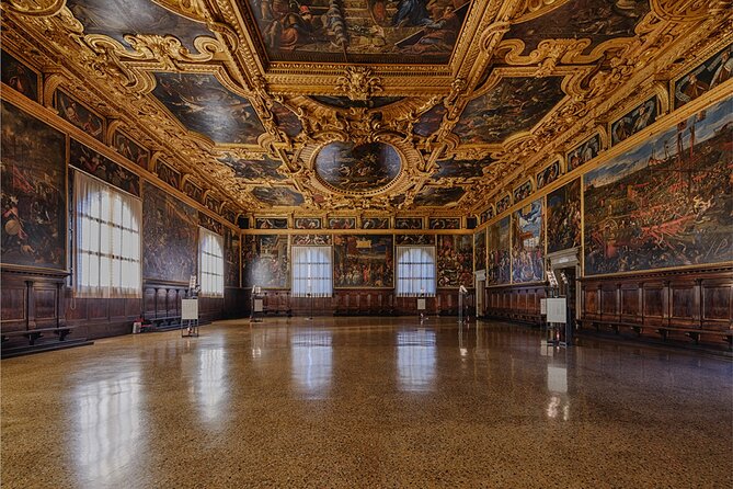 Venice: Doge's Palace Guided Tour With Tickets & Optional Gondola - Bridge of Sighs: the prison logic and the Casanova thread