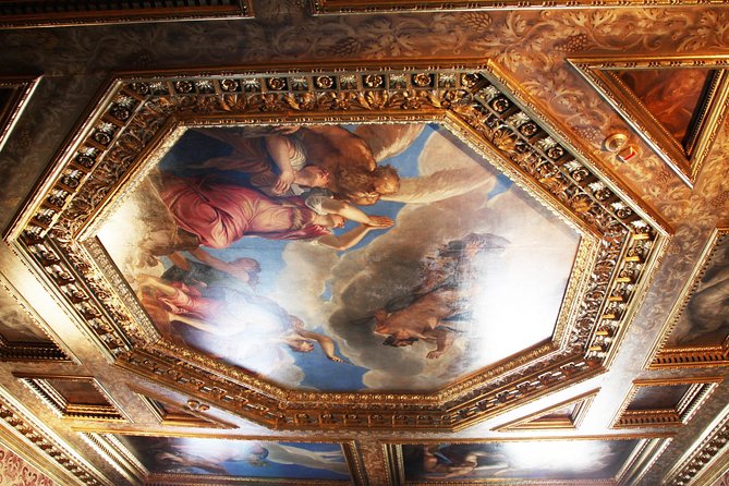 Venice: Doge’s Palace Prisons & Secret Itineraries Guided Tour - The Bridge of Sighs: a short walk with a huge legend