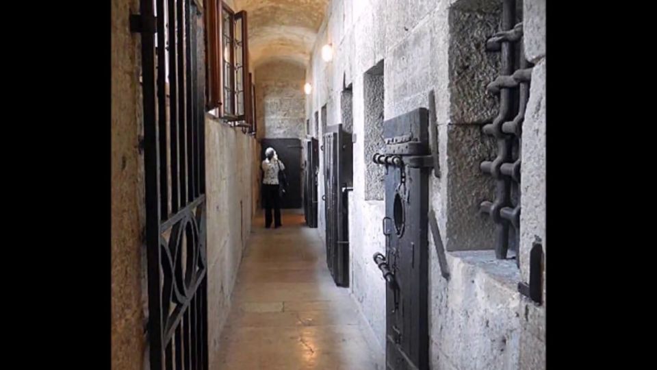 Venice: Doge's Palace Skip-the-Line Guided Tour - Bridge of Sighs from Within: Prison Drama Without the Guesswork