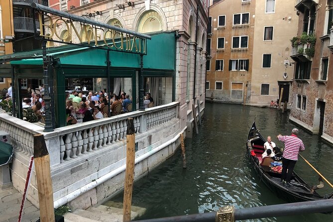 Venice Food Tour with 6+ Tastings with Cicchetti, Spritz & More - Cannaregio’s local rhythm: where bacari and daily life show up