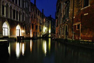 Venice: Ghost Tour to Rialto and San Marco Square - The Walk Between Landmarks: Silent Hallways and Empty-Feeling Squares