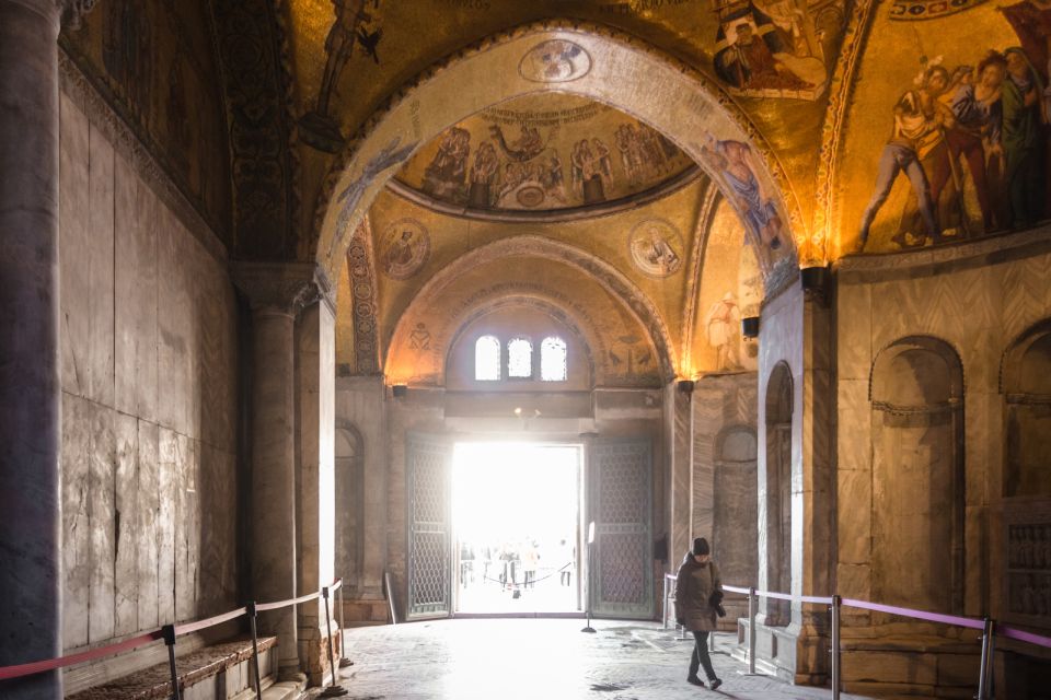 Venice: Gondola Ride & Guided Tour of St. Mark's Basilica - Key things to know before you go