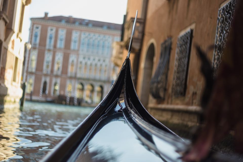 Venice: Gondola Ride & Guided Tour of St. Mark's Basilica - Grand Canal gondola ride: what you’ll spot and what the guide explains