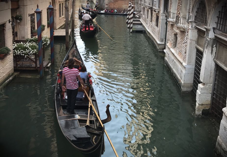 Venice: Gondola Ride & Guided Tour of St. Mark's Basilica - Gondola Gallery: tools, cross-section, and a virtual canal ride