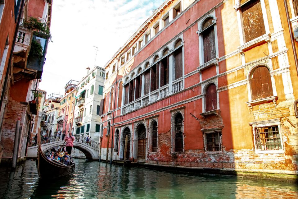 Venice: Gondola Ride with Live Guide or Audio Guide - Live Guide Onboard vs Audioguide App: Pick the Right Mode for Your Style