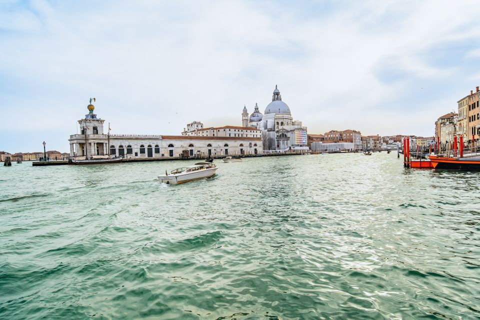 Venice: Grand Canal Boat Tour - Comfort, sightlines, and the photos question