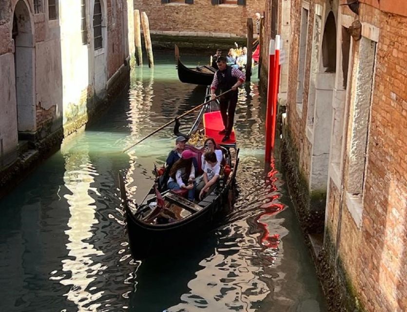 Venice: Grand Canal by Gondola with Live Commentary - Gondola Gallery: the workshop part you might not expect