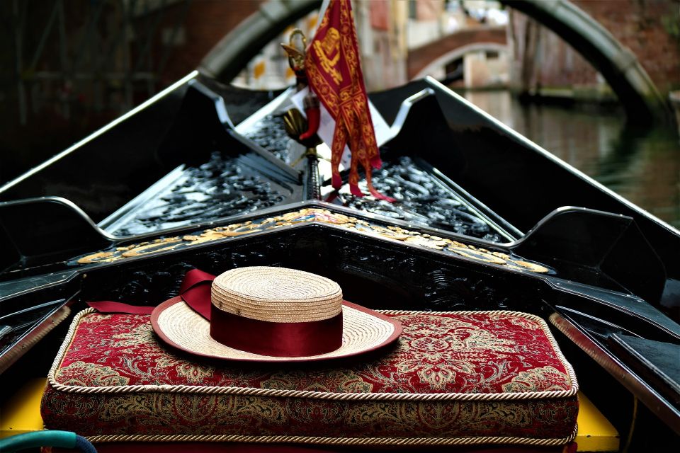 Venice: Grand Canal by Gondola with Live Commentary - Who should book this gondola tour (and who should rethink)