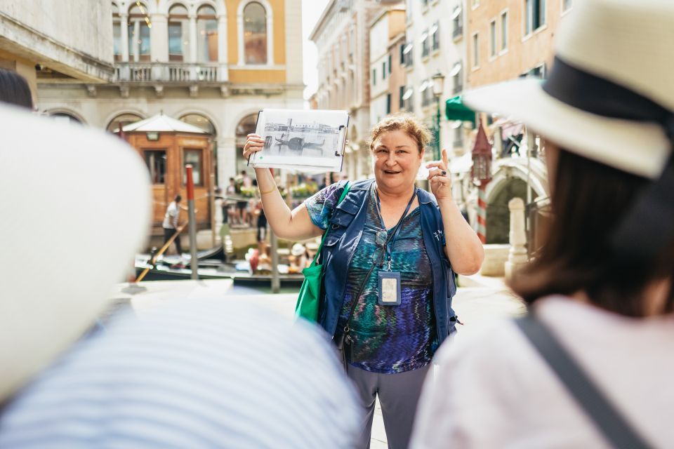 Venice: Grand Canal Gondola Ride with App Commentary - Peggy Guggenheim and the art-house angle of the Grand Canal