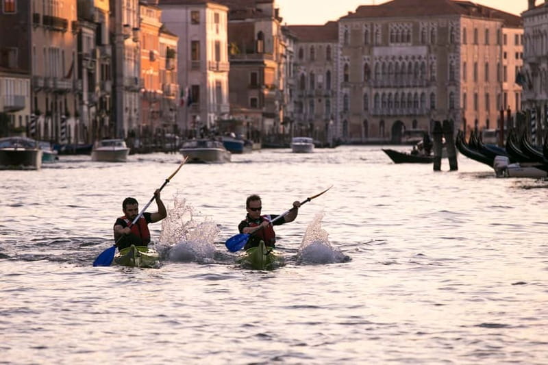 Venice: Guided Canal Kayak Tour at Day, Night, or Sunset - The 1-hour (up to 100 minutes) reality: what you’re paying for