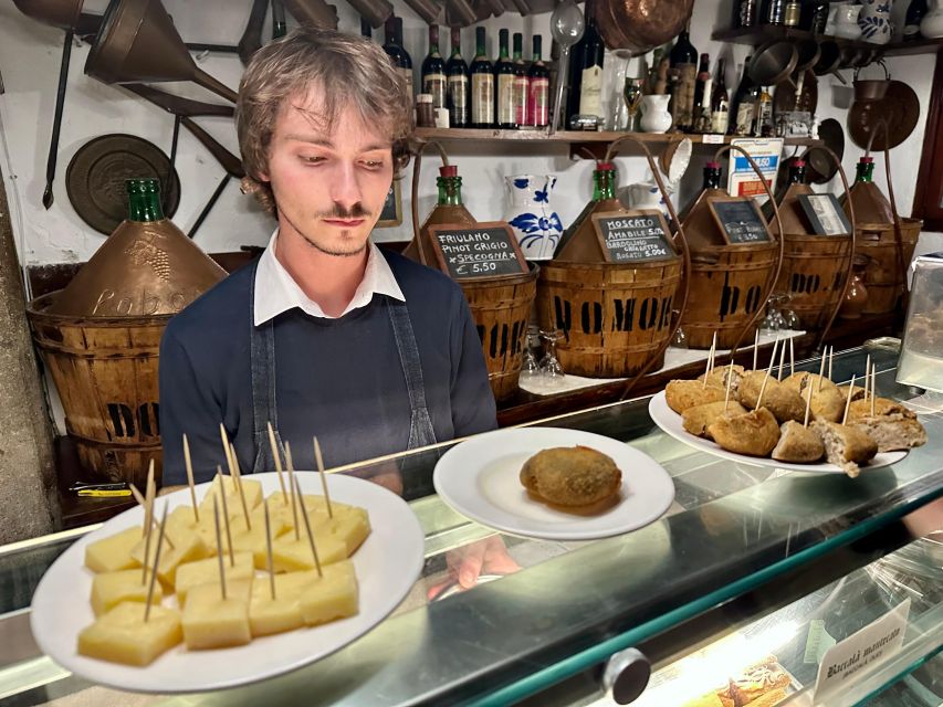 Venice: Guided City Highlights and Street Food Tour - Dessert time: gelato and tiramisu at the end