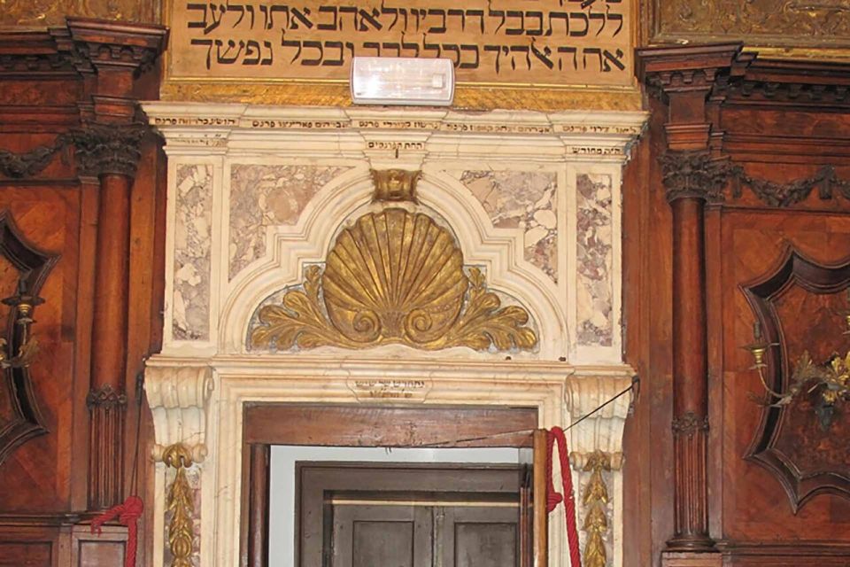 Venice: Guided Tour of the Jewish Ghetto and Synagogue Visit - How the guide turns streets into meaning