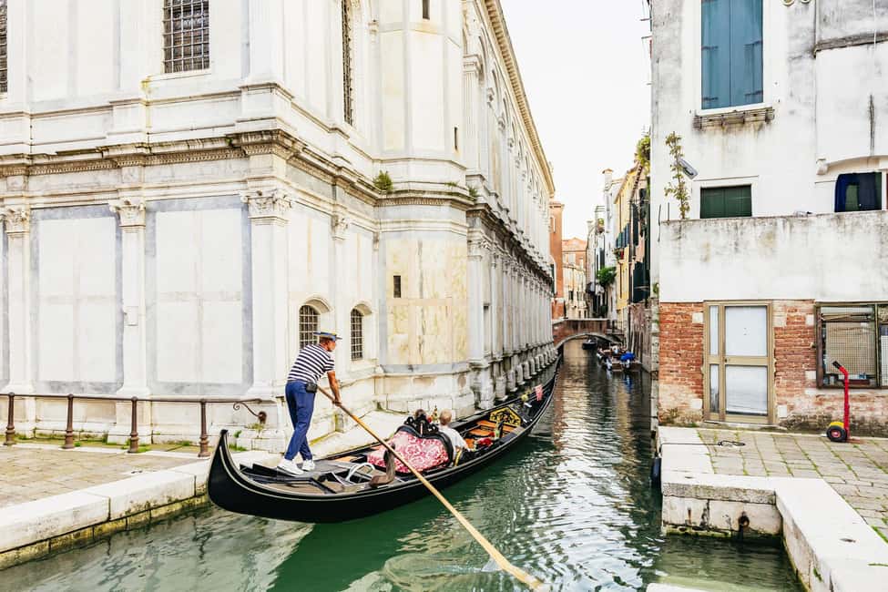 Venice: Highlights and Hidden Gems Night Walking Tour - Streetlights, Canals, and Silhouettes: What You’ll See After Dark