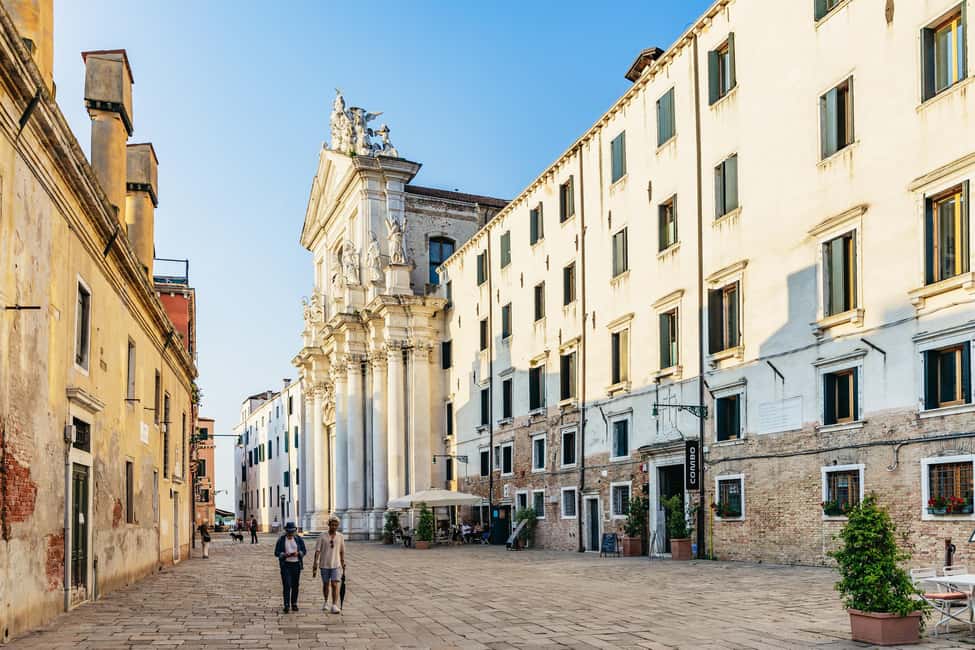 Venice: Highlights and Hidden Gems Night Walking Tour - Night Photo Stops: How to Get Better Results While You Walk
