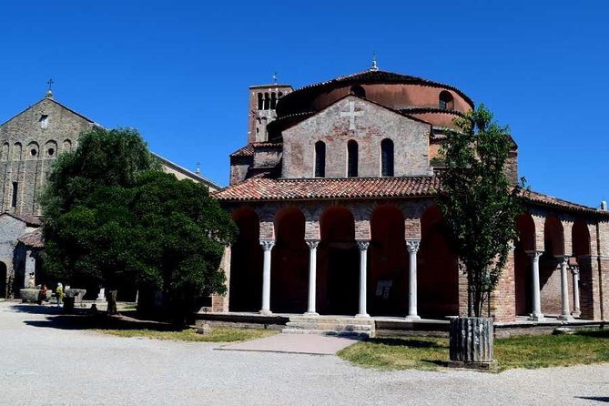 Venice Islands Cruise: Murano Glass, Rainbow Burano & Torcello - Crowd, comfort, and the “exit into shopping” reality check