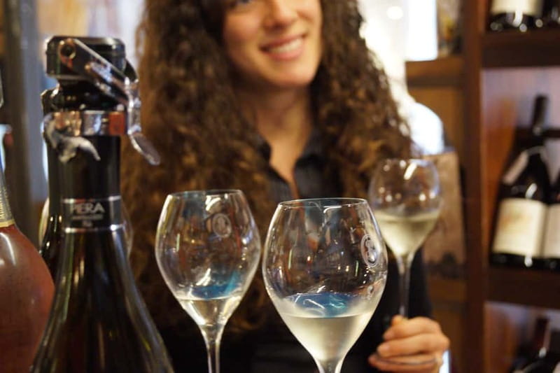 Venice: Italian Prosecco or Red Wine Tasting Expereince - Finger Foods Pairing: Snacks That Match the Pour