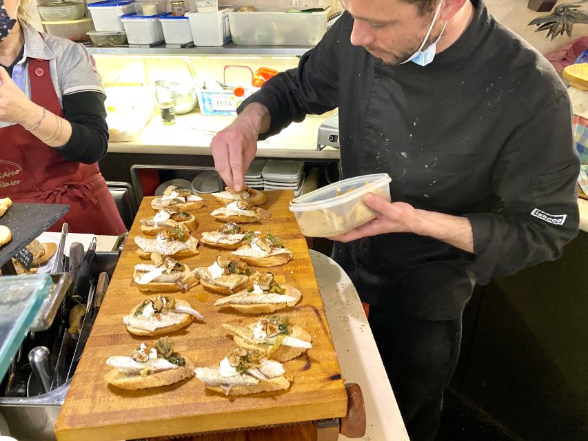 Venice: Jewish Ghetto and Cannaregio Food and Wine Tour - Crossing the Rialto Bridge: Moving from Story to Local Eating