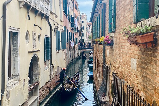 Venice: Jewish Ghetto & Cannaregio Area Food Tour: Pasta Wine Gelato and More! - History with sensitivity: learning without the synagogue interior