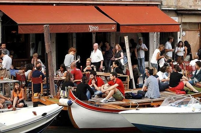 Venice: Jewish Ghetto & Cannaregio Area Food Tour: Pasta Wine Gelato and More! - Stop 1, Ghetto Ebraico: the short orientation that keeps the rest meaningful
