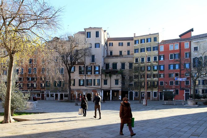 Venice: Jewish Ghetto Walking Tour with Synagogues Visit - Meeting at Campo di Ghetto Nuovo: get your bearings fast