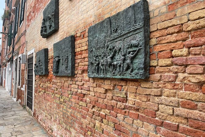 Venice: Jewish Ghetto Walking Tour with Synagogues Visit - Campo del Ghetto Nuovo: bas-reliefs and the memorial tone that stays with you