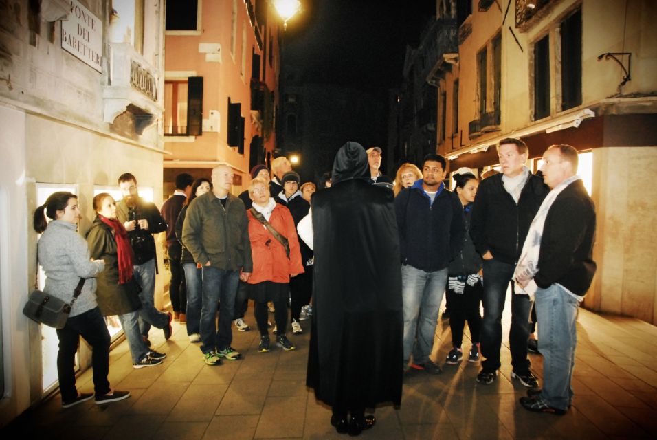 Venice: Legends, Anecdotes and Ghost Stories Walking Tour - Riva del Carbon and palazzi stops: the mood starts early
